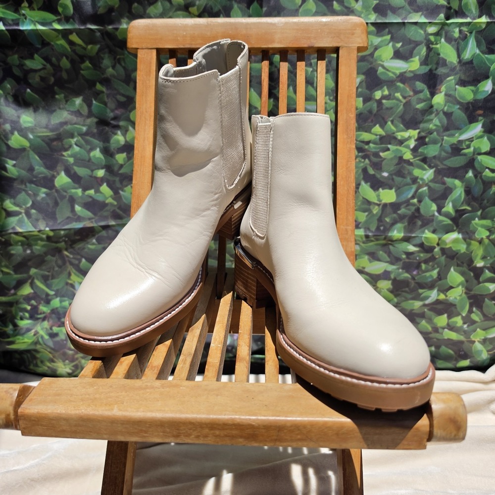 Vince Camuto Kelivena Chelsea Ankle Boots Womens 8.5W Beige Lug Sole Booties